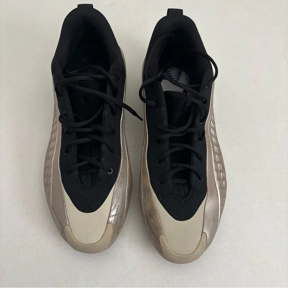 Men's Lightweight Sneakers in Black and Metallic Taupe